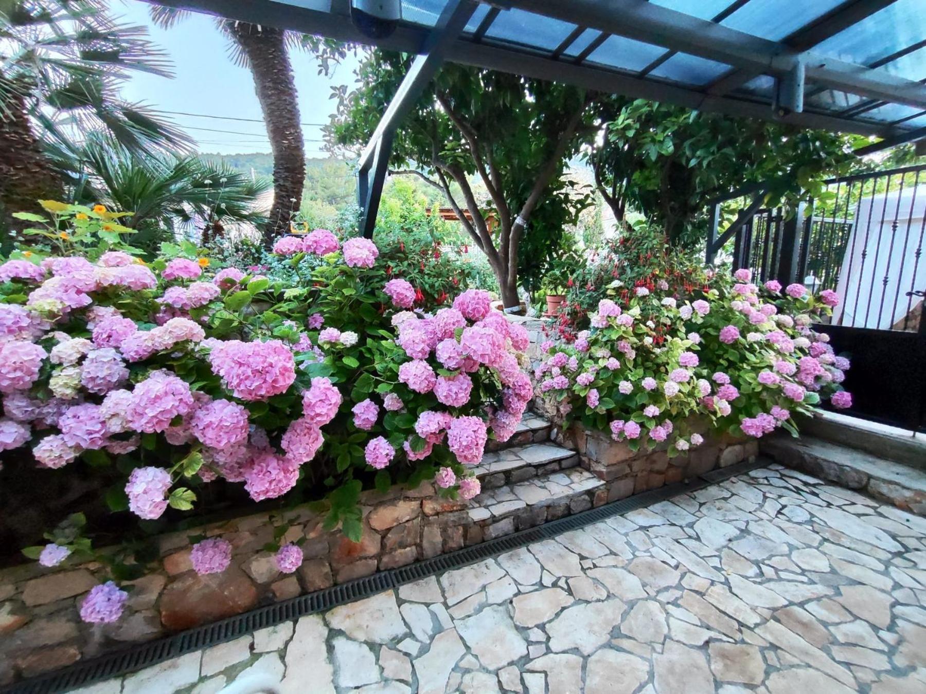 Vacation House Orange Veli Lošinj Exterior foto